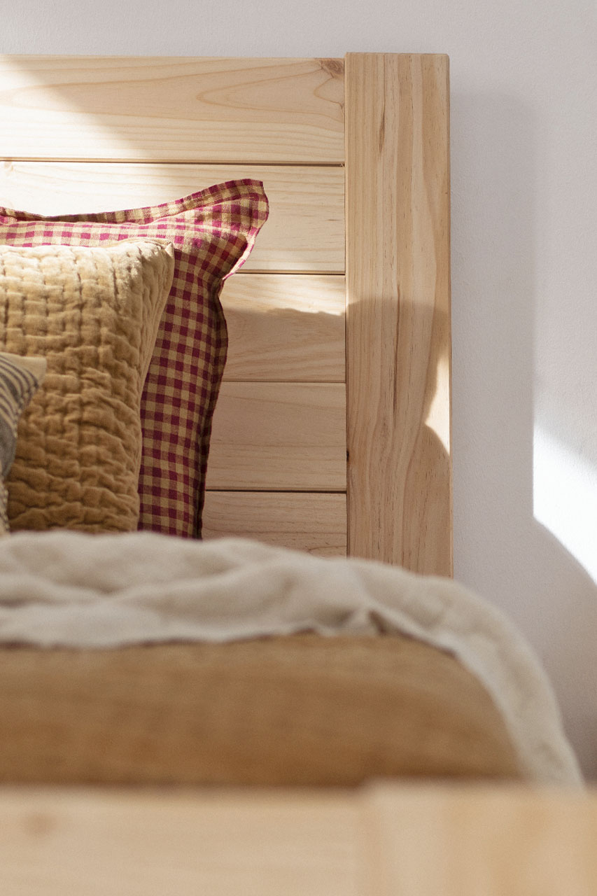 Imagen de ambiente 5 para:Cama doble de madera maciza de pino